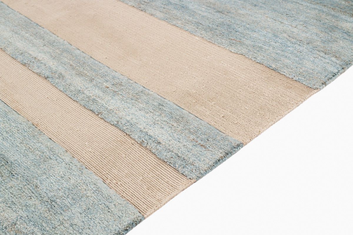 Solid Nettle with End Panels